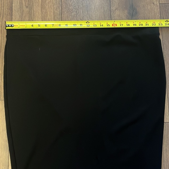 Torrid black pencil skirt size 4 - Picture 3 of 4